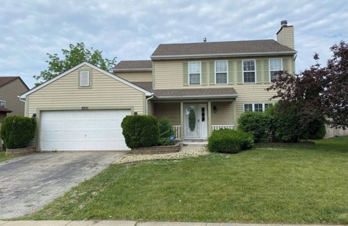 Round Lake Beach House | Charming Big 4 Bedroom Home In Lake Villa