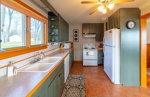 Cheboygan House | Charming Black Lakefront Cottage w/Pickleball Court-Summer weeks still available