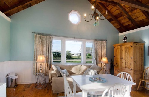 Block Island Cottage | Charming Block Island Cottage with Pond