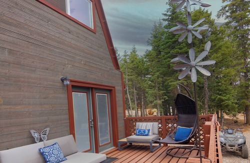 Meadow View Heights Cabin | Charming Blue Farmhouse Cabin