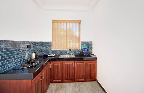 Ahangama Ski Chalet | Charming Blue Chalet with WiFi and AC in superb Ahangama with Kitchennette