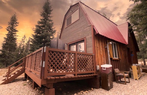 Meadow View Heights Cabin | Charming Blue Farmhouse Cabin
