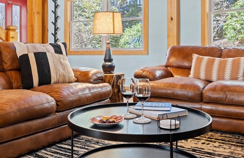 Old Fort Cabin | Charming Blue Ridge & Black Mnt Oasis