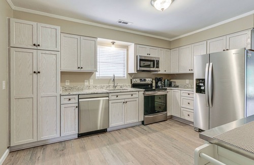 Bluffton Cottage | Charming Bluffton Vacation Home w/Yard!