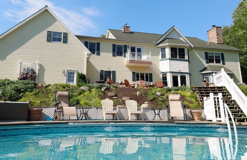 McKean Bed & Breakfast | Charming Bnb on a private Estate! Room #1