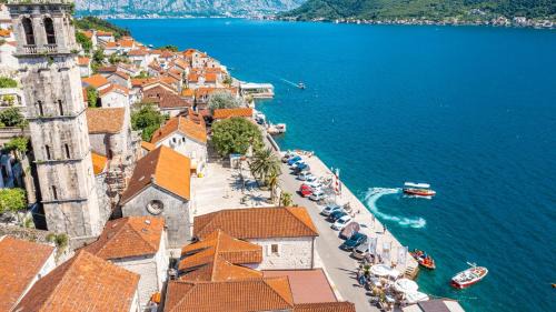 Perast House | Charming Bohemian house in Perast