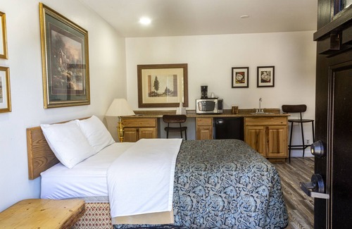 Delta Hotel | Charming boutique hotel nestled on 20 acres alongside the enchanting Gunnison River! Whether you're here for fishing, wine tasting, or any adventure of your choice, our hotel is the perfect welcoming basecamp for your unforgettable experience.