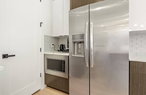 Old East Dallas House | Charming Brand New 2-Bedroom Townhome with Rooftop, Garage, Yard, AC, WiFi
