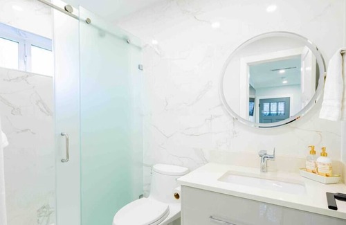 Sunset House | Charming & Brand-New near Restaurants & Transport