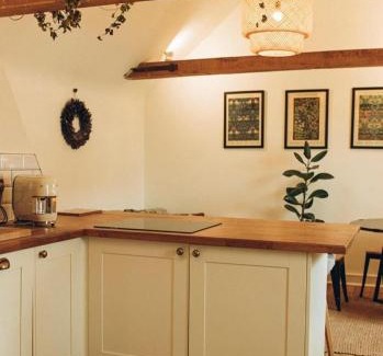 Hythe House | Charming, brand new townhouse near the sea