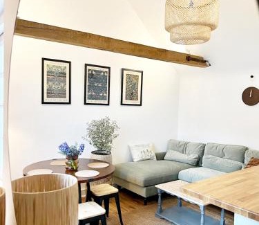 Hythe House | Charming, brand new townhouse near the sea