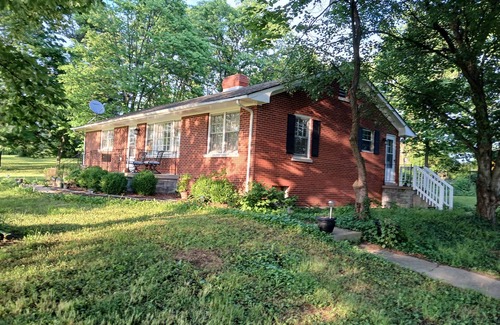 Georgetown House | Charming Brick Ranch in horse heaven! Just 13 mins to Kentucky Horse Park.