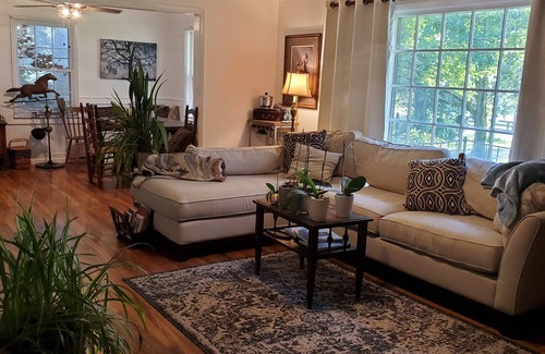 Georgetown House | Charming Brick Ranch in horse heaven! Just 13 mins to Kentucky Horse Park.