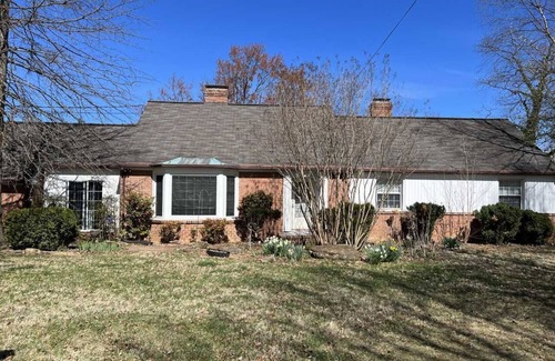 Hollins House | Charming brick ranch with an acre of beautiful garden