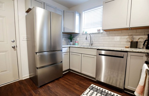 North Charleston House | Charming, bright, modern home near Park Circle 🏡