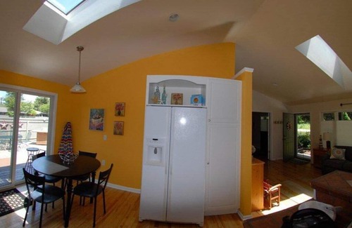 Douglas Condo | Charming & Bright Saugatuck/Douglas Getaway Condo In Ideal Location