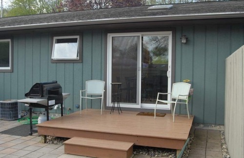 Douglas Condo | Charming & Bright Saugatuck/Douglas Getaway Condo In Ideal Location