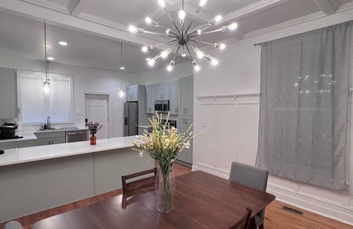 Grand Boulevard House | Charming Bronzeville Oasis