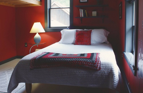 Shelburne House | Charming Brookside Country Retreat just 10 minutes to I91