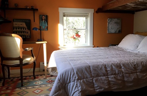 Shelburne House | Charming Brookside Country Retreat just 10 minutes to I91
