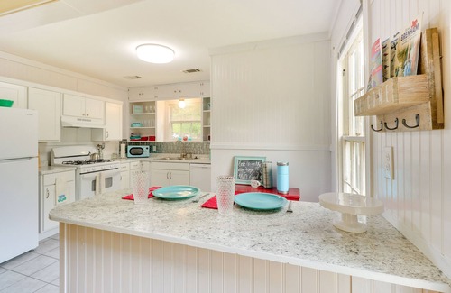College Station Cottage | Charming Bryan Home - 3 Mi to Kyle Field!