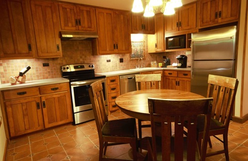 Fort Worth House | Charming Bungalow a Stone's Throw from the TCU Campus in Peaceful Fort Worth