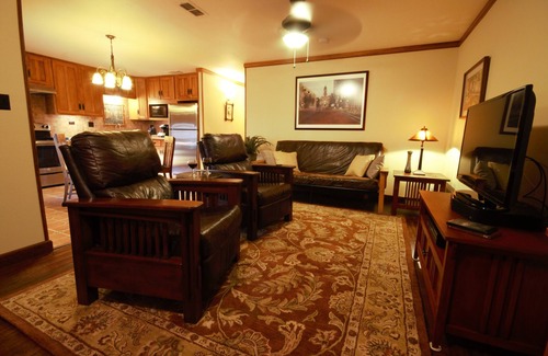 Fort Worth House | Charming Bungalow a Stone's Throw from the TCU Campus in Peaceful Fort Worth