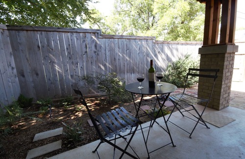 Fort Worth House | Charming Bungalow a Stone's Throw from the TCU Campus in Peaceful Fort Worth