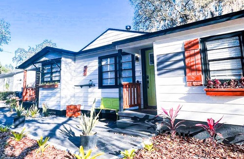 Bearss Plaza House | Charming Bungalow centrally located in South Tampa