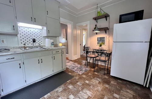 Mann House | Charming Bungalow Close to Downtown and University of Iowa Campus