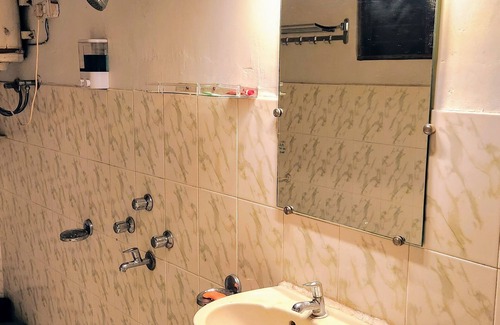 Gwalior House | Charming bungalow in Gwalior with WiFi and AC .