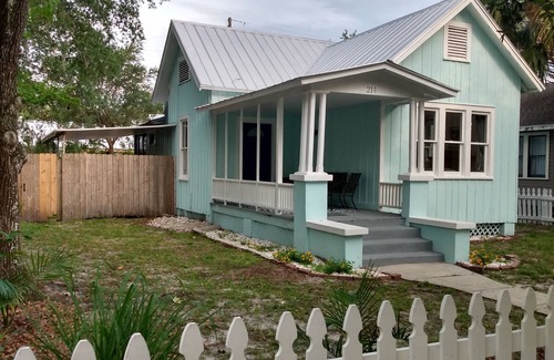 Sanford House | Charming bungalow in Sanford's historical district