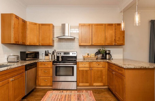 Villa Heights House | Charming bungalow in NoDa near Restaurants, Parks and Breweries