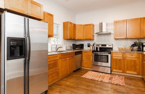 Villa Heights House | Charming bungalow in NoDa near Restaurants, Parks and Breweries