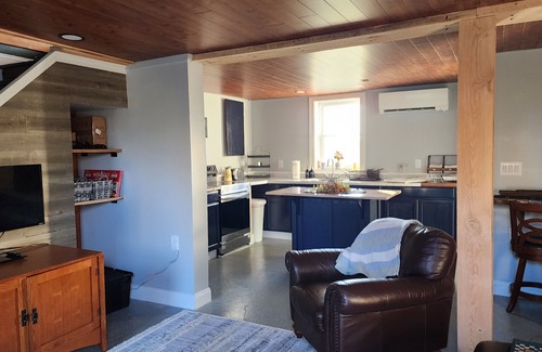 Williamson House | Charming bungalow in peaceful Williamson with AC, WiFi
