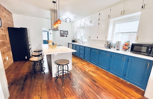 Brookview House | Charming Bungalow - perfect for long stays
