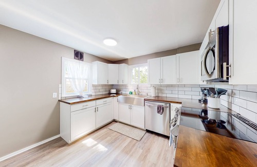 Garden District House | Charming bungalow near downtown with WiFi & AC - walk everywhere