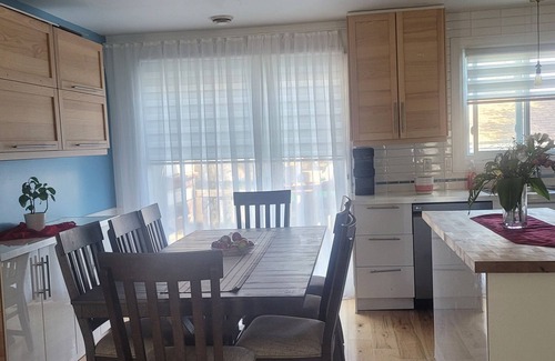 Blainville House | Charming bungalow with AC and WiFi in serene Blainvillen1 King size bedroom