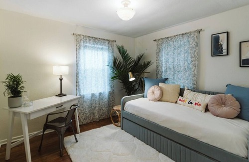 Olympia House | Charming bungalow, with covered parking, just a short walk from Capital Campus!
