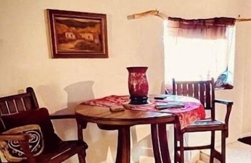 Van Horn House | Charming bungalow with WiFi and AC in welcoming Van Horn
