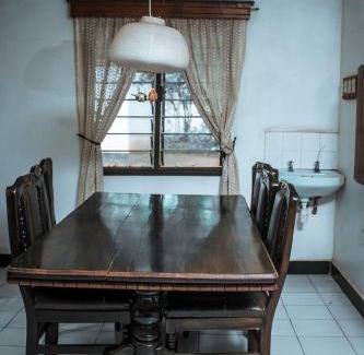 Mwanza Bed & Breakfast | Charming Bungalows