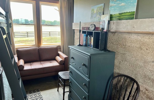 Shelby Cabin | Charming Bunkhouse with AC on working farm in Shelby