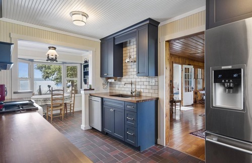 Cheboygan House | Charming Burt Lake Cottage