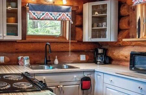 East Kootenay Cabin | Charming Cabin/Close to Lake/Fire Pit/3 BDRM