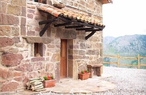 San Roque de Riomiera Cabin | Charming cottage in the valleys pasiegos. Stunning views of the mountains.