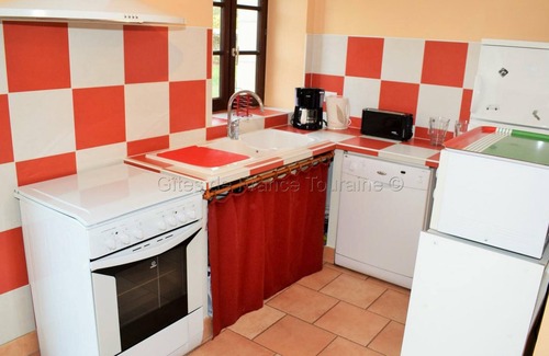 Chemille-sur-Indrois Cottage | Charming Cottage Near Lake Chemillé, Sleeps 7, 3 Bedrooms, Private Garden