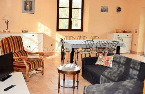 Chemille-sur-Indrois Cottage | Charming Cottage Near Lake Chemillé, Sleeps 7, 3 Bedrooms, Private Garden