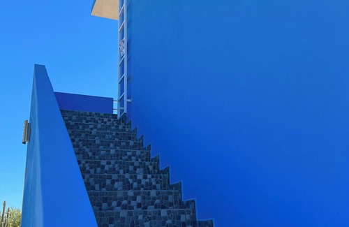 La Paz House | Charming 'CasaAzul 3-bedroom house with Starlink WiFi, AC in welcoming San Pedro