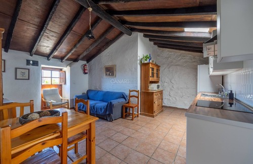 Las Vegas Cottage | Charming Casa Sofia: Tranquil Private Home with Pool, BBQ in Las Vegas