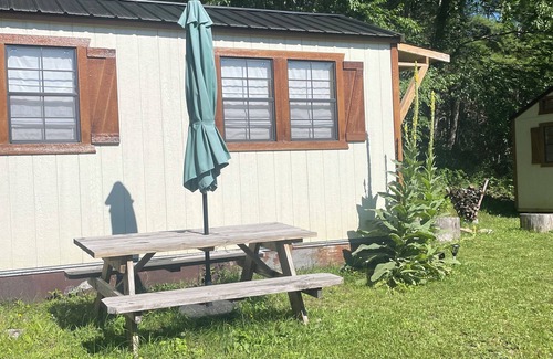 Bakersville Apartment | Charming cabin #2 in charming Bakersville